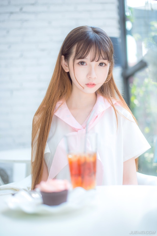 “蜀中已在掌控，但要防备荆州，诸葛亮此人，大局观极强，如今联盟既然破裂，定会极力劝刘备返回荆襄，当命士元、孝直尽快将程度占据，莫要再给对方机会，只要蜀中在握，天下大势便尽在主公掌握，至于荆襄，伏德这颗棋子，是时候用了。”贾诩微笑着看向吕布道。